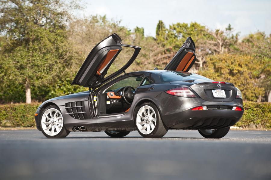  Mercedes-Benz SLR McLaren Black 2006 года  (фото 2 из 27)